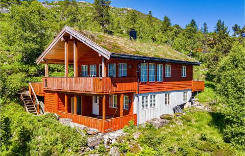 Brekke House | Stordalen: Family-Friendly 4-Star Retreat Awaits You