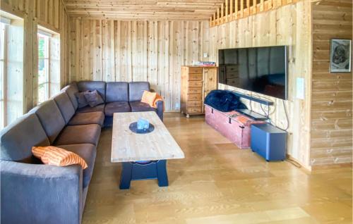 Brekke House | Stordalen: Family-Friendly 4-Star Retreat Awaits You