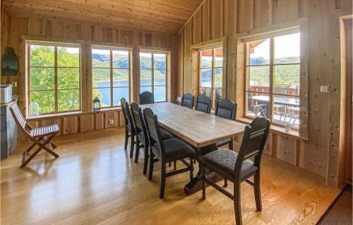 Brekke House | Stordalen: Family-Friendly 4-Star Retreat Awaits You