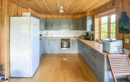 Brekke House | Stordalen: Family-Friendly 4-Star Retreat Awaits You