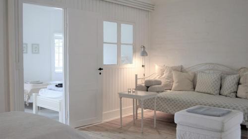 Naesby Bed & Breakfast | Inviting Store Ejlstrup Bed & Breakfast with Delicious Breakfast