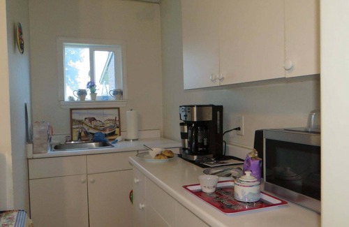 Campbell River Cottage | Stories Beach Cottage , a cozy stay by the sea