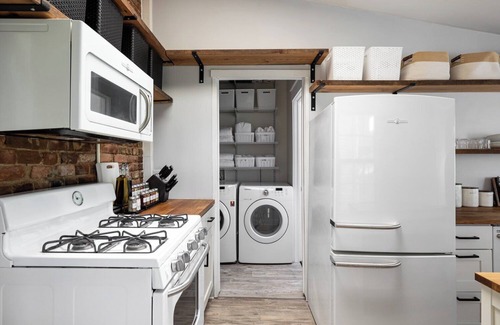 Butchertown House | Discover Butchertown: Stylish Stay with Breakfast Included