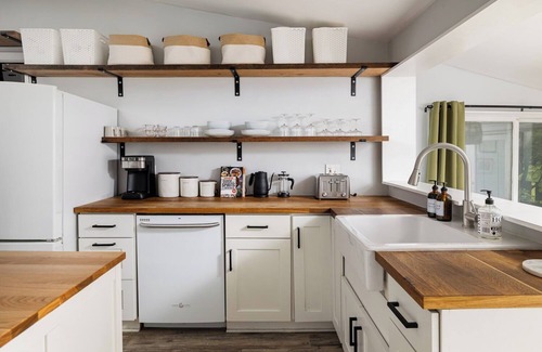 Butchertown House | Discover Butchertown: Stylish Stay with Breakfast Included