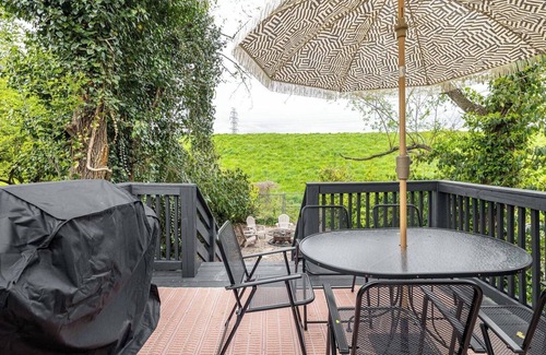 Butchertown House | Discover Butchertown: Stylish Stay with Breakfast Included