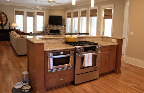 De Funiak Springs House | Relax at Story's Landing: A Secluded Retreat with Hot Tub