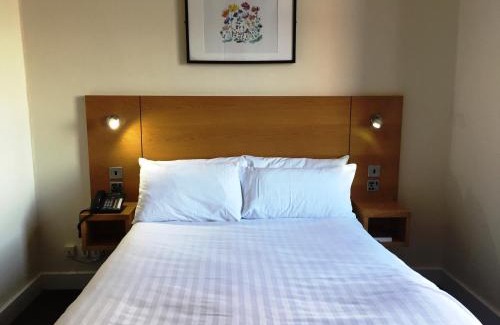 Lossiemouth Hotel | Discover Stotfield Hotel: Family-Friendly Stay with Dining