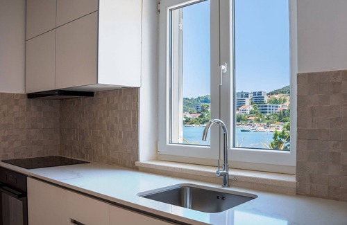 Cove Tri Zala (Zrnovo) Apartment | Stowaway Villa: Luxury Coastal Living on Korčula’s Waterfront