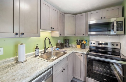 Morrisville Condo | Stowe Lofts-Cozy 2-bedroom condo, peaceful, 5 minutes to Stowe, Fast WiFi