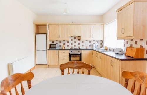 Bundoran House | Pet-Friendly Stracomer View: Rated 9/10 by Guests