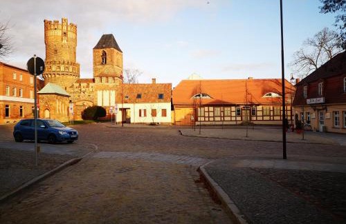 Tangermuende Apartment | Family-Friendly Stay at Strada Giardino Tangermünde