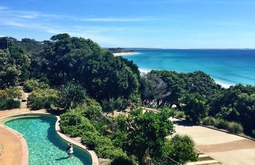 Point Lookout Hotel | Beachfront Bliss at Stradbroke Island Beach Hotel