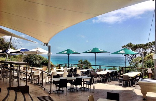 Point Lookout Hotel | Beachfront Bliss at Stradbroke Island Beach Hotel