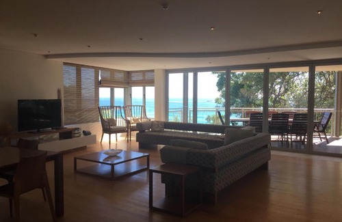 Point Lookout Hotel | Beachfront Bliss at Stradbroke Island Beach Hotel