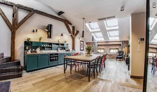 Stradom Apartment | Top-Rated Stradom 15 Apartments with Hot Tub & Breakfast