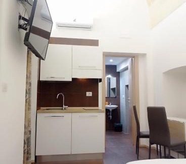 Gravina in Puglia Apartment | Pet-Friendly Stradone 132: Guest Rated 9/10 with Breakfast
