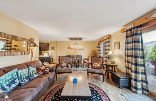North Creek House | Straight Brook 5D - Adirondack-Style Townhome
