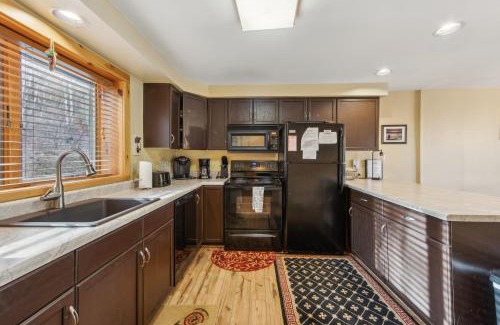 North Creek House | Straight Brook 5D - Adirondack-Style Townhome