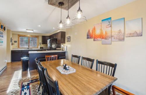 North Creek House | Straight Brook 5D - Adirondack-Style Townhome