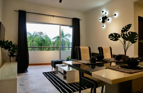 Baharu Apartment | Inviting Strait View Villas with Pool and Ocean Views