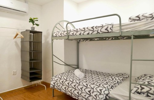 Baharu Apartment | Inviting Strait View Villas with Pool and Ocean Views
