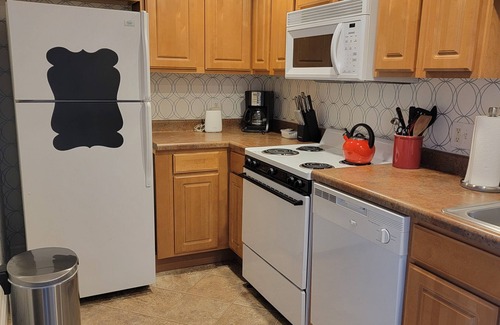 Ludington Apartment | STRAM *206: Family-Friendly Retreat with Top Ratings