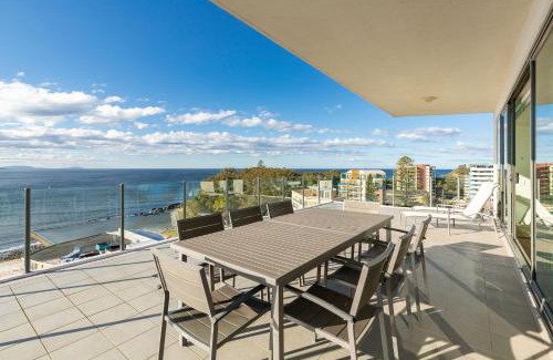 Forster Apartment | Beachside Penthouse with Ocean View & Pool - Rated 9/10