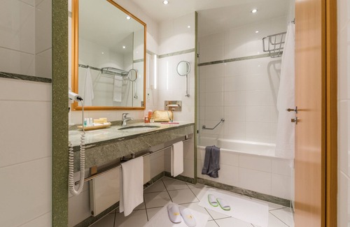 Warnemuende Hotel | Relax at Strand-Hotel Hübner: 4-Star Bliss Awaits