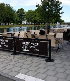Vanersborg Hotel | Relax at Strand Hotell: Pet-Friendly with Restaurant & Breakfast