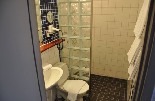 Vanersborg Hotel | Discover Strand Hotell: Wheelchair Accessible & Family-Friendly