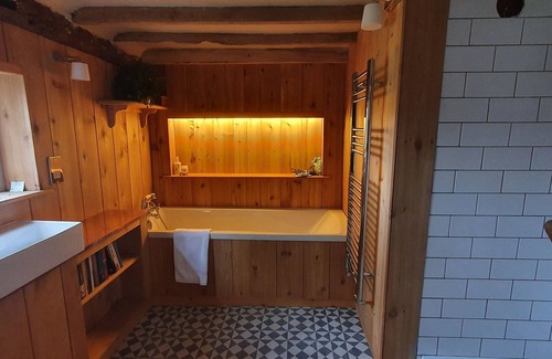 Icklesham Hotel | Cozy Strand House: Family-Friendly with Breakfast Included
