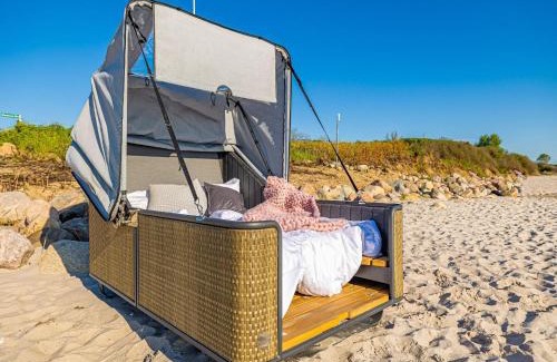 Kronsgaard House | Oceanfront Strand Lounge Kronsgaard: Family-Friendly Retreat