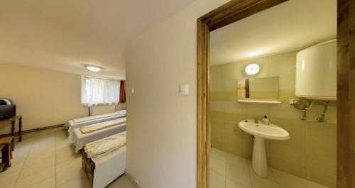 Dombrad Bed & Breakfast | Discover Strand Motel: Beachfront Retreat with Kitchen & Pets
