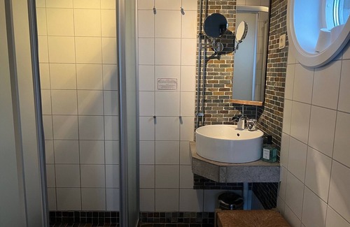 Lysekil Hotel | Discover Strandflickornas Husen vid Havet - 10/10 Experience!