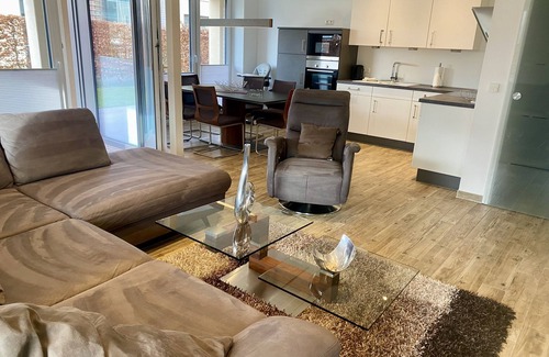 Dangast Apartment | Strandglück: Enjoy a Large Terrace with Ocean Views