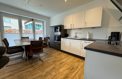 Dangast Apartment | Strandglück: Enjoy a Large Terrace with Ocean Views