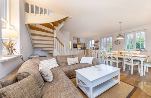 Glowe House | Relaxing Strandgut Reethus: Family-Friendly Holiday Home