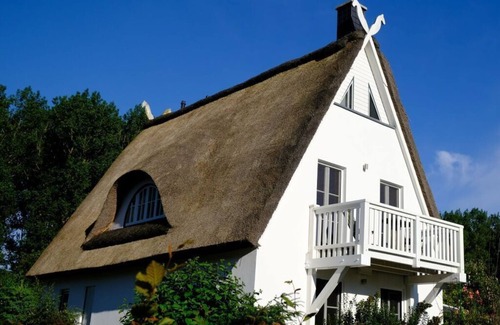 Glowe House | Relaxing Strandgut Reethus: Family-Friendly Holiday Home