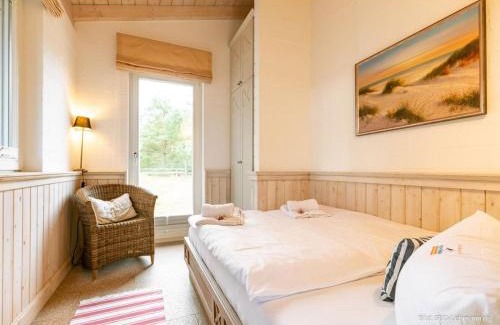 Ostseebad Prerow House | Family-Friendly Getaway at Strandhaus-Austern Hotel