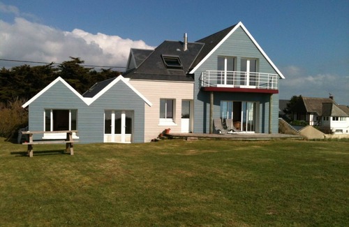 Denneville House | Beachfront Bliss at Strandhaus Lecluze - Guest Rated 10/10