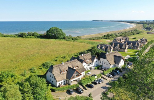 Lobbe Apartment | Experience Oceanfront Bliss at Strandhaus Mönchgut B&B