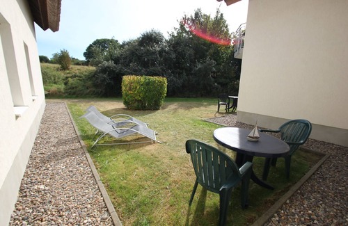 Lobbe Apartment | Experience Oceanfront Bliss at Strandhaus Mönchgut B&B