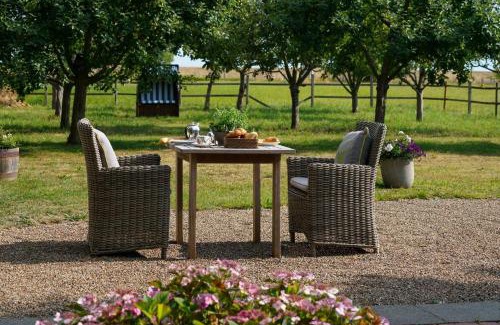 Falshoft Apartment | Experience Oceanfront Elegance at Strandholm West Hotel