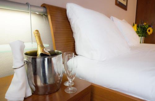 Oostkapelle Hotel | Beachfront Relaxation at Strandhotel Bos en Duin