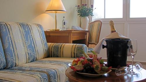 Graal Mueritz Hotel | Elegant Strandhotel Deichgraf in Graal-Müritz with Ocean Views