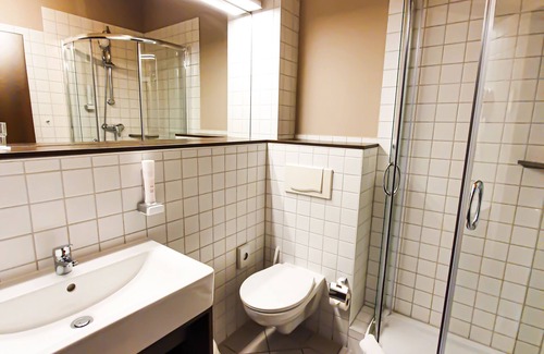 Senftenberg Hotel | Relax at Strandhotel Senftenberger See with Pool & Dining