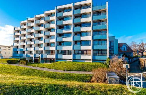 Dahme Apartment | Ocean View Stay at Strandhotel Whg20 - Ideal for Families