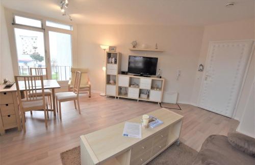 Dahme Apartment | Ocean View Stay at Strandhotel Whg20 - Ideal for Families
