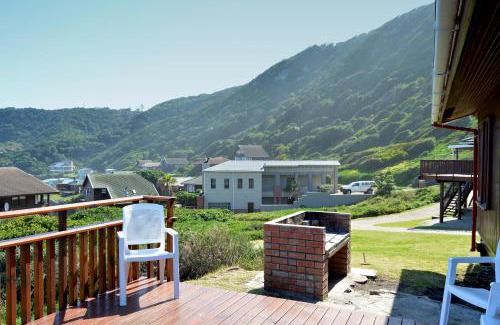 Eersterivierstrand House | Beachfront Strandhuis: Family-Friendly Retreat with Ocean Views