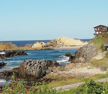Eersterivierstrand House | Beachfront Strandhuis: Family-Friendly Retreat with Ocean Views